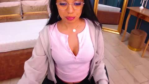 Snapshot of serena_mendez chatting on 10-26-25, 06:19 Serena online show from 10-26-25, 06:19