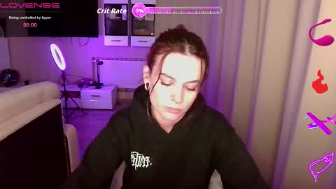 Snapshot of serenamilss chatting on 09-30-25, 04:23 serenamilss online show from 09-30-25, 04:23