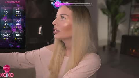 Snapshot of serenanoir chatting on 05-10-26, 08:14 Serena online show from 05-10-26, 08:14