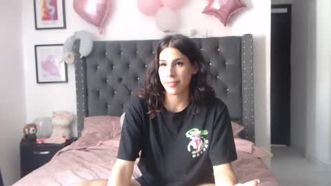 Snapshot of serenaroussee chatting on 02-28-25, 07:46 sararoussee online show from 02-28-25, 07:46