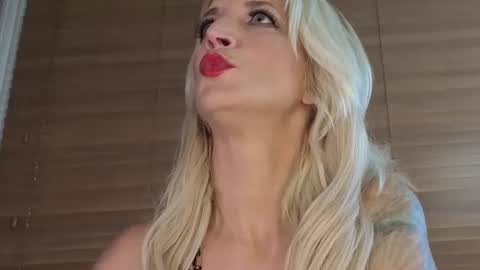 serenexx  your MILF online show from 06-25-26, 06:40