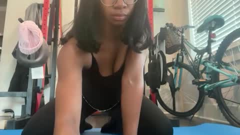 Snapshot of serenitybee chatting on 04-26-26, 03:21 Serenity Bee online show from 04-26-26, 03:21