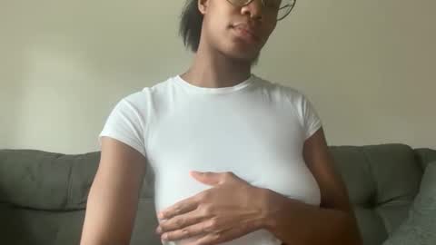 Snapshot of serenitybee chatting on 05-23-26, 03:38 Serenity Bee online show from 05-23-26, 03:38