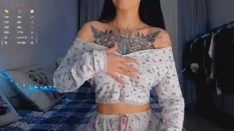 Ariana online show from 11-27-25, 03:36