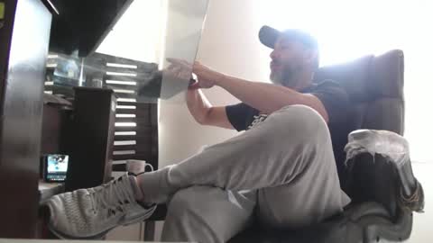 hetero serio discreto online show from 04-22-26, 09:05