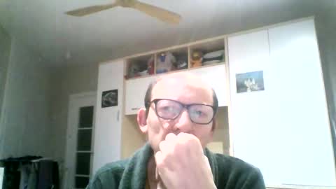 Snapshot of serrano49 chatting on 05-04-26, 03:35 serrano49 online show from 05-04-26, 03:35