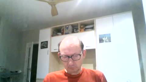 Snapshot of serrano49 chatting on 06-08-26, 10:43 serrano49 online show from 06-08-26, 10:43