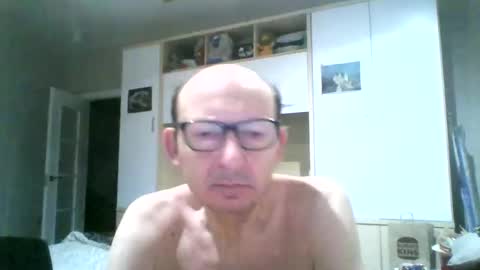 Snapshot of serrano49 chatting on 06-11-26, 12:32 serrano49 online show from 06-11-26, 12:32