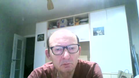 Snapshot of serrano49 chatting on 06-12-26, 02:32 serrano49 online show from 06-12-26, 02:32