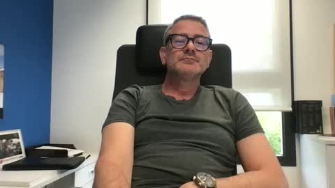 Snapshot of sesamechris92 chatting on 05-18-26, 04:13 sesamechris92 online show from 05-18-26, 04:13