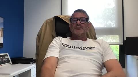 Snapshot of sesamechris92 chatting on 05-20-26, 04:35 sesamechris92 online show from 05-20-26, 04:35