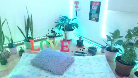 Snapshot of seuctive_woman57 chatting on 06-13-26, 02:53 samy online show from 06-13-26, 02:53