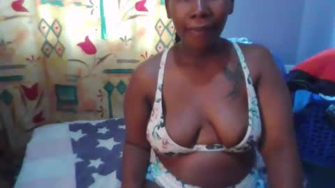 Snapshot of sexie_curvie chatting on 09-28-25, 05:46 Maggie online show from 09-28-25, 05:46