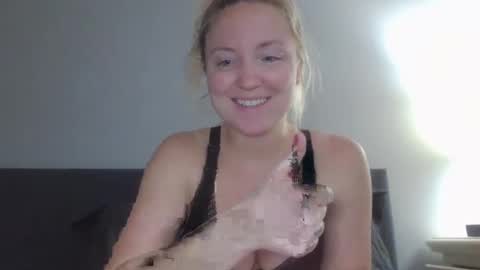 Snapshot of sexiirose22 chatting on 02-09-25, 06:47 Rose online show from 02-09-25, 06:47