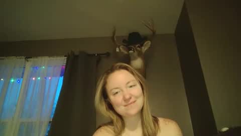 Snapshot of sexiirose22 chatting on 01-18-26, 12:53 Rose online show from 01-18-26, 12:53