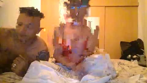 Snapshot of sexmonsterz chatting on 03-22-26, 09:18 Robs and Jenn online show from 03-22-26, 09:18