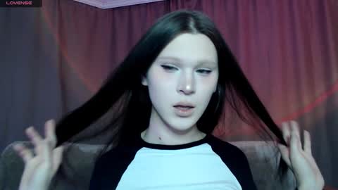 Snapshot of sexpired_princess chatting on 02-18-25, 03:31 Nextdoor Princess online show from 02-18-25, 03:31