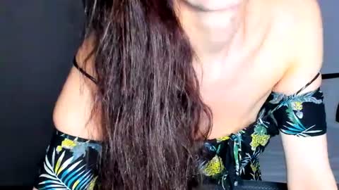 sexqueen1111 online show from 06-21-26, 08:33