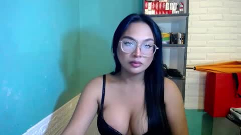 Snapshot of sexuallyattractive_mae chatting on 05-21-26, 09:11 sexuallyattractive_mae online show from 05-21-26, 09:11