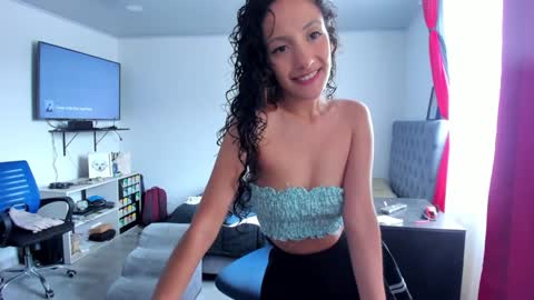 Snapshot of sexx_hunters chatting on 01-06-25, 03:29 Jax and Lu online show from 01-06-25, 03:29