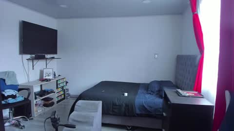 Snapshot of sexx_hunters chatting on 01-28-25, 04:30 Jax and Lu online show from 01-28-25, 04:30