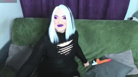 Snapshot of sexxx_queen chatting on 12-14-25, 10:47 sexxx_queen online show from 12-14-25, 10:47