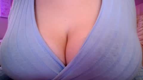 Snapshot of sexxxyprincess chatting on 01-09-26, 01:52 Princess online show from 01-09-26, 01:52