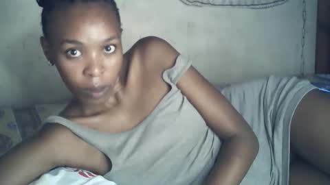 sexxy_curvy23 online show from 04-04-26, 07:17