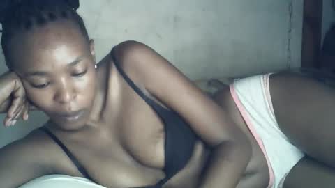 sexxy_curvy23 online show from 04-05-26, 03:26