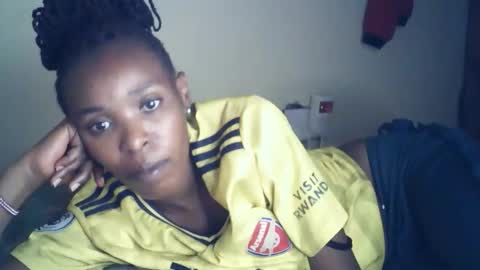 sexxy_curvy23 online show from 04-21-26, 03:13