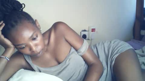 sexxy_curvy23 online show from 04-24-26, 08:17