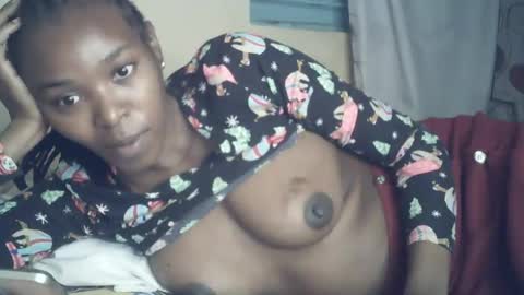 sexxy_curvy23 online show from 07-03-26, 03:46