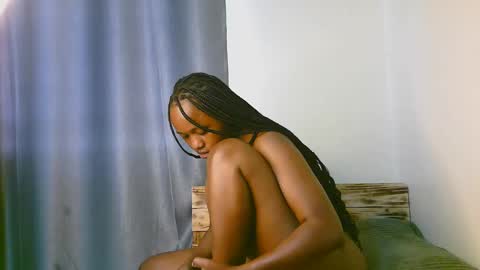 Ariana online show from 12-16-25, 05:23