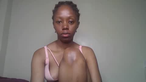 Snapshot of sexy_banny4 chatting on 01-18-26, 05:17 sexy_banny4 online show from 01-18-26, 05:17