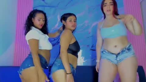 Snapshot of sexy_bitches_bisex chatting on 11-16-25, 04:23 Zara and Leidy online show from 11-16-25, 04:23