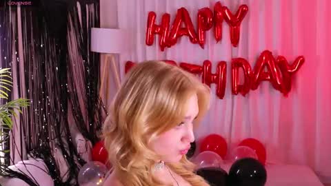 Lina online show from 10-13-25, 12:54