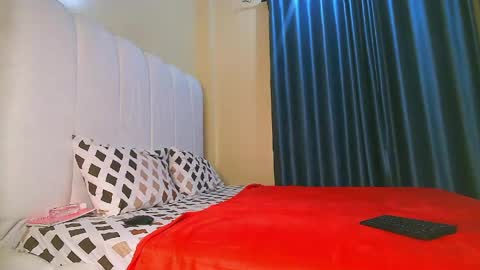 Snapshot of sexy_cici2 chatting on 05-07-26, 03:56 foxxy sweets online show from 05-07-26, 03:56