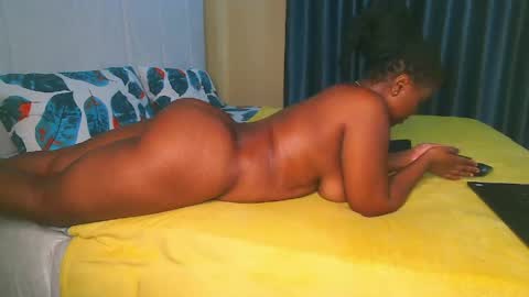 Snapshot of sexy_cici2 chatting on 05-16-26, 04:42 foxxy sweets online show from 05-16-26, 04:42