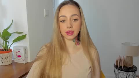 Snapshot of sexy_coralie chatting on 01-22-25, 02:46 C o r a l i e online show from 01-22-25, 02:46