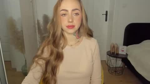 Snapshot of sexy_coralie chatting on 02-03-26, 07:35 C o r a l i e online show from 02-03-26, 07:35