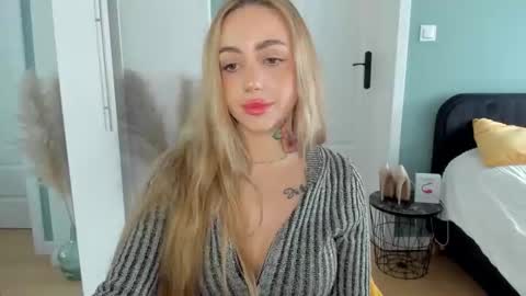 C o r a l i e online show from 05-16-26, 10:36