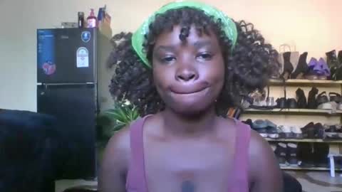 Snapshot of sexy_ebony_princess chatting on 09-17-25, 05:42 Trina online show from 09-17-25, 05:42