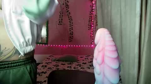 sexy lolas online show from 11-02-25, 07:33