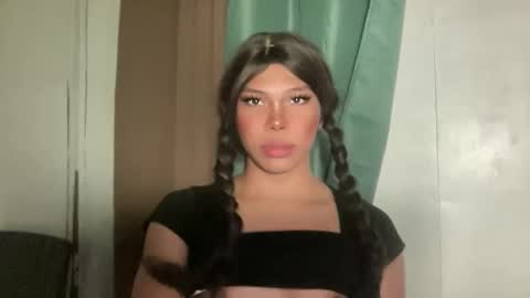 Snapshot of sexy_maevemorexxx chatting on 05-11-26, 05:13 Nicole online show from 05-11-26, 05:13