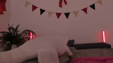 Ellie Mia online show from 01-08-25, 04:22