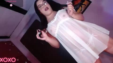Snapshot of sexy_mysterious_dirty_girl chatting on 07-10-26, 06:43 queen online show from 07-10-26, 06:43