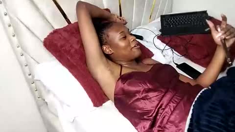 Nyla online show from 04-18-26, 07:07