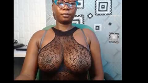 Snapshot of sexy_pearl12 chatting on 01-06-25, 06:20 zoe online show from 01-06-25, 06:20