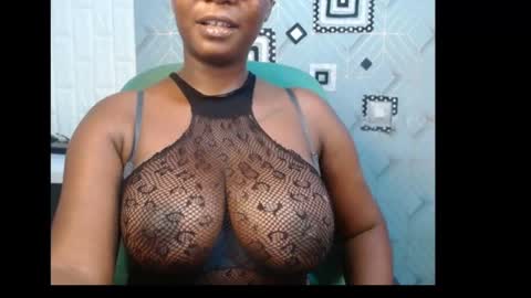 Snapshot of sexy_pearl12 chatting on 01-11-25, 06:56 zoe online show from 01-11-25, 06:56