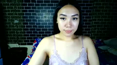 hi im queenie online show from 07-08-26, 05:23